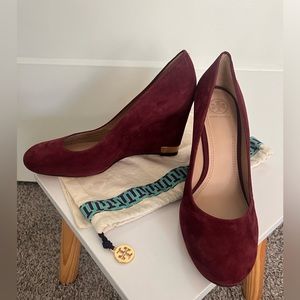 New! Tory Burch Suede sz 9 Wedges
